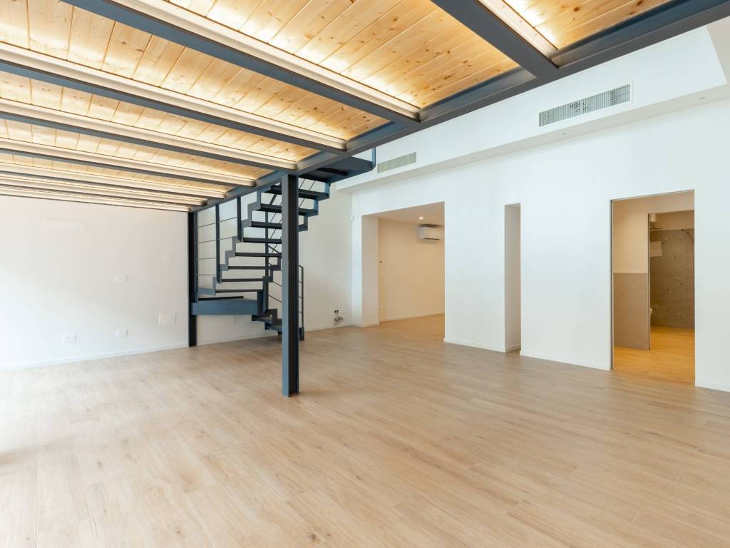 appartamento in vendita a Milano in zona Barona