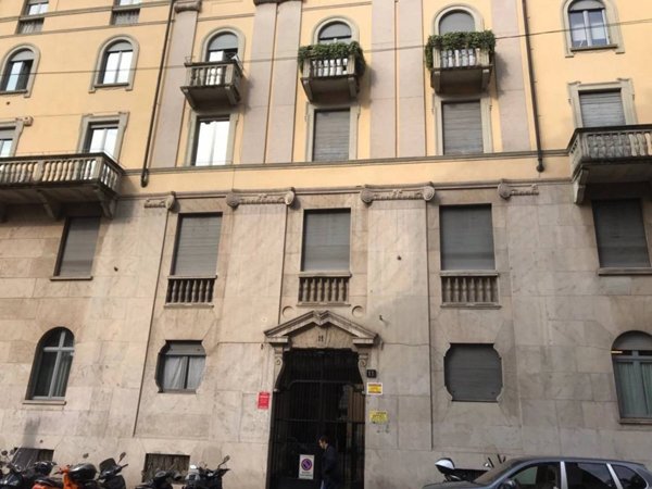 ufficio in vendita a Milano in zona Guastalla