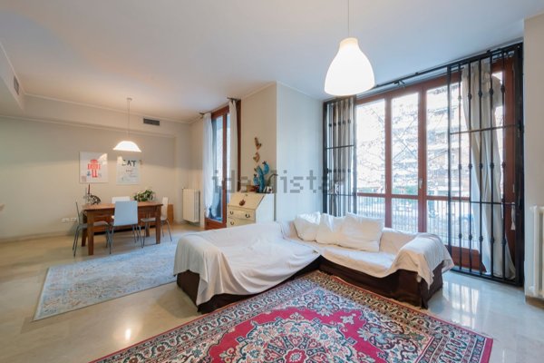appartamento in vendita a Milano in zona Lorenteggio