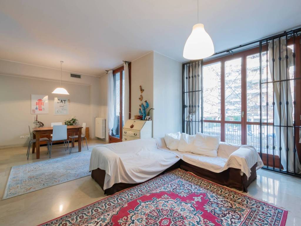 appartamento in vendita a Milano in zona Lorenteggio