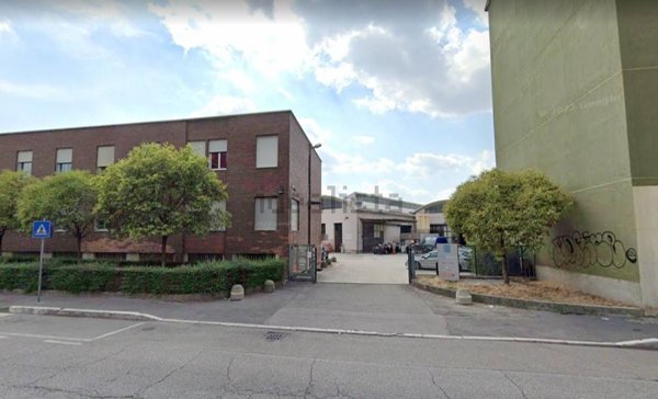 capannone in vendita a Milano