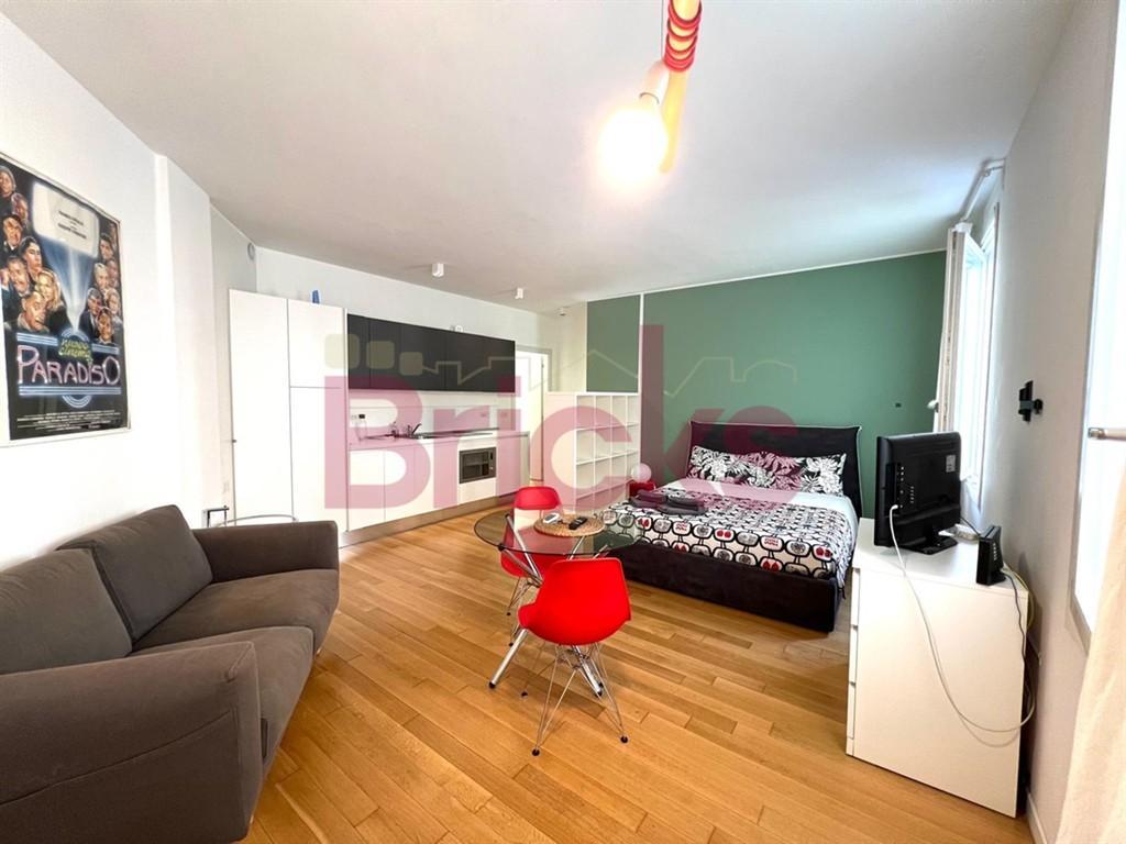 appartamento in vendita a Milano in zona Porta Genova