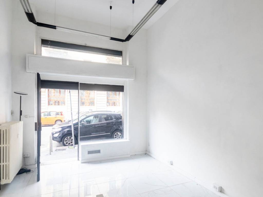 negozio in vendita a Milano in zona Rogoredo