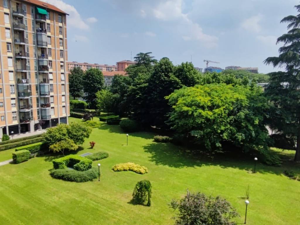 appartamento in vendita a Milano in zona Gallaratese