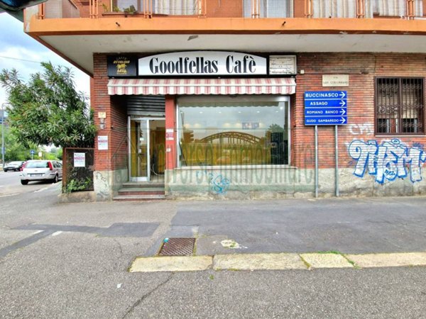 negozio in vendita a Milano in zona Famagosta
