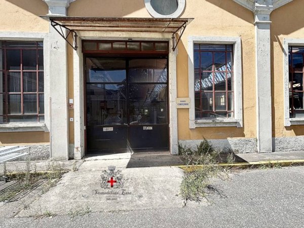 negozio in vendita a Milano in zona Adriano