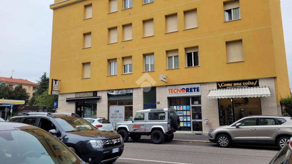 negozio in vendita a Milano in zona Forze Armate