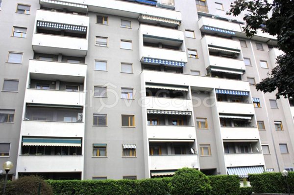 appartamento in vendita a Milano in zona Barona