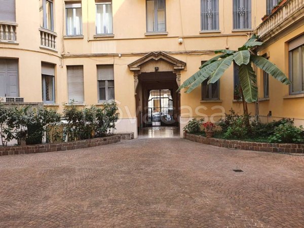 appartamento in vendita a Milano in zona Guastalla
