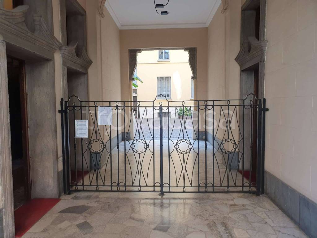 appartamento in vendita a Milano in zona Guastalla