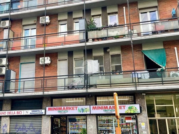 negozio in vendita a Milano in zona Rogoredo