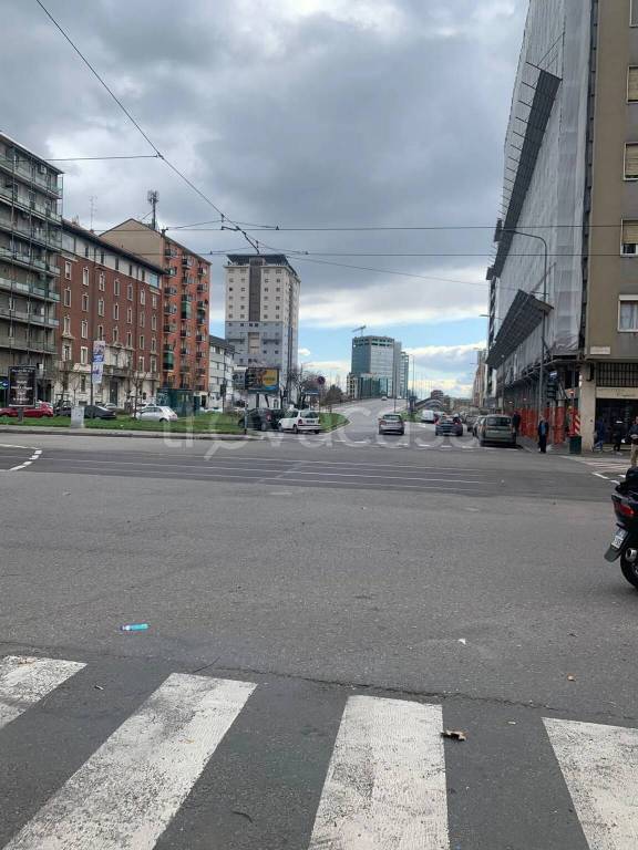 negozio in vendita a Milano in zona Barona