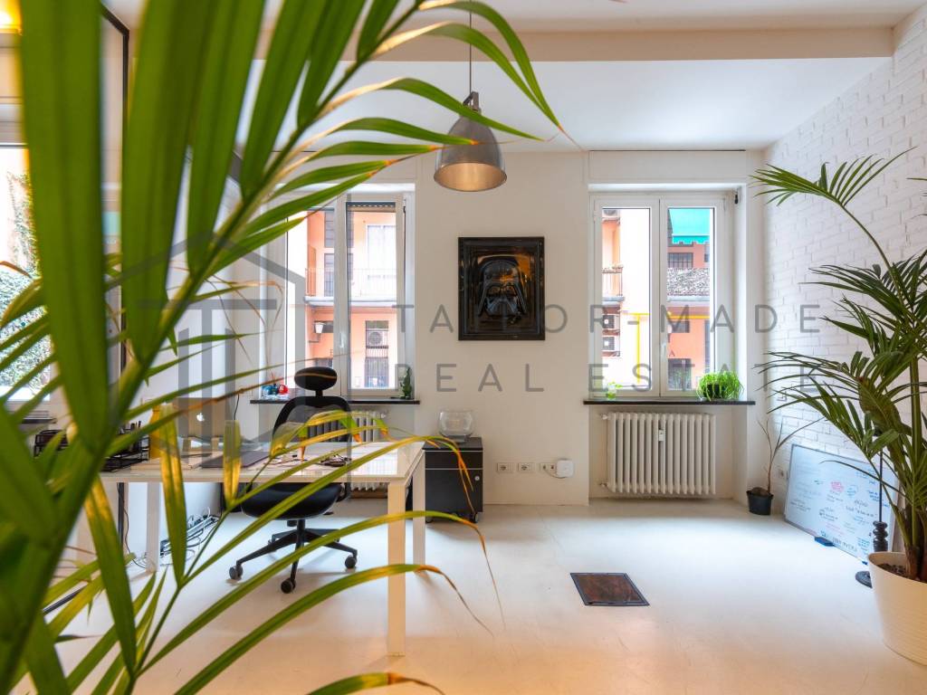 intera palazzina in vendita a Milano in zona Porta Nuova