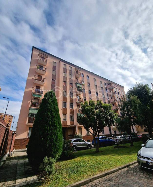 appartamento in vendita a Milano in zona Corvetto