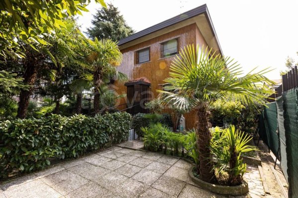 casa indipendente in vendita a Milano in zona Precotto