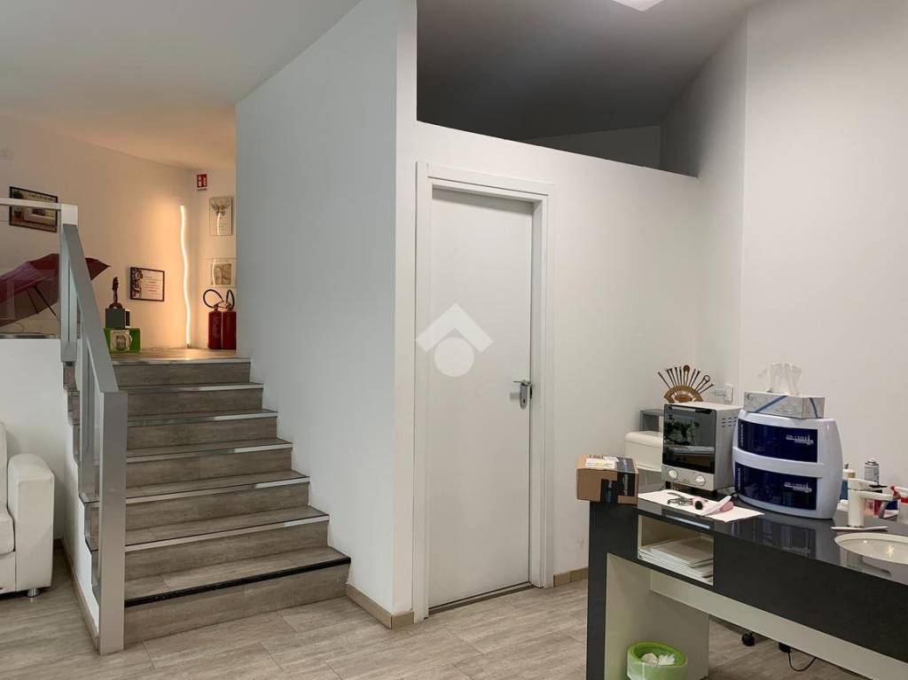 negozio in vendita a Milano in zona Sant'Ambrogio