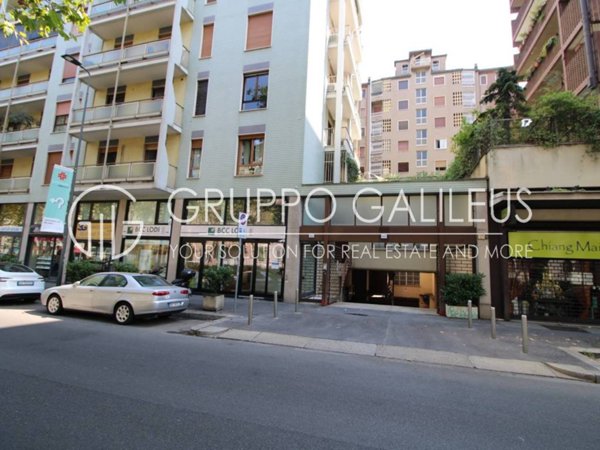 locale commerciale in vendita a Milano in zona Città Studi