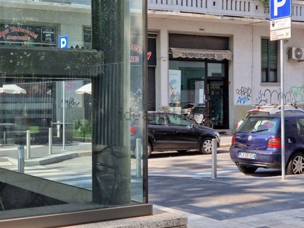 locale commerciale in vendita a Milano