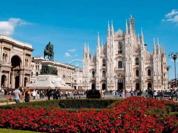 intera palazzina in vendita a Milano in zona Cadorna