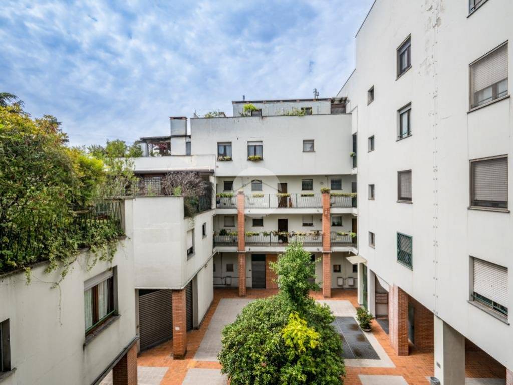 appartamento in vendita a Milano in zona Baggio