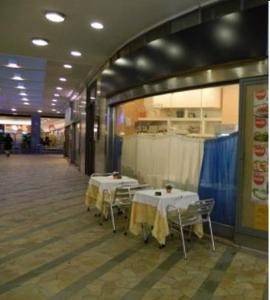 negozio in vendita a Milano in zona Guastalla