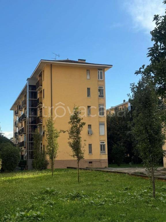 appartamento in vendita a Milano in zona Baggio