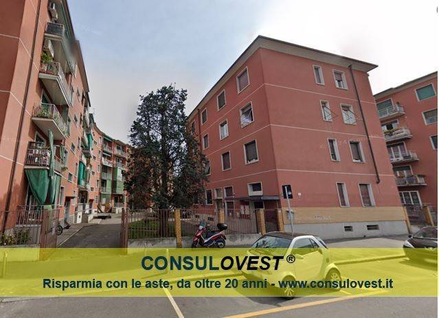 appartamento in vendita a Milano in zona Lorenteggio