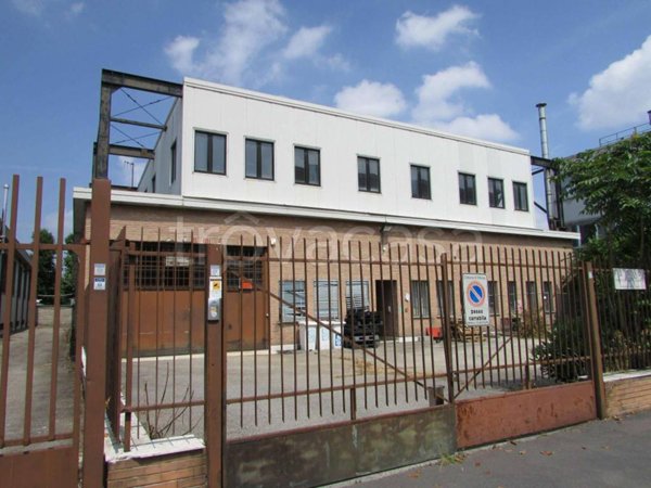 locale commerciale in vendita a Milano