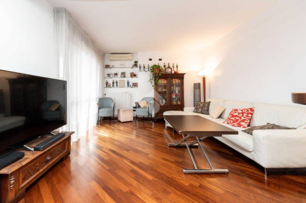 appartamento in vendita a Milano in zona Vigentino