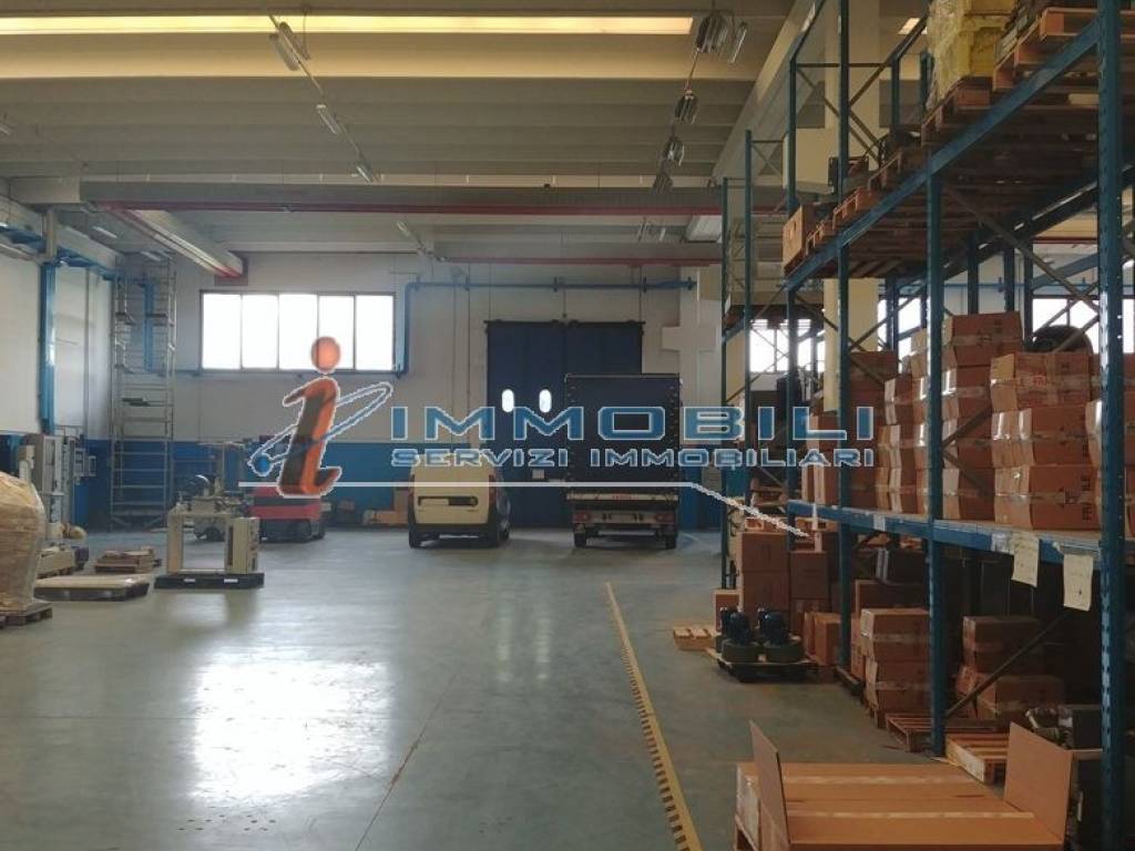 intera palazzina in vendita a Milano in zona Centro Direzionale