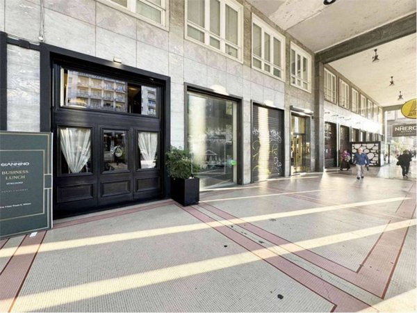 negozio in vendita a Milano in zona Centro Direzionale