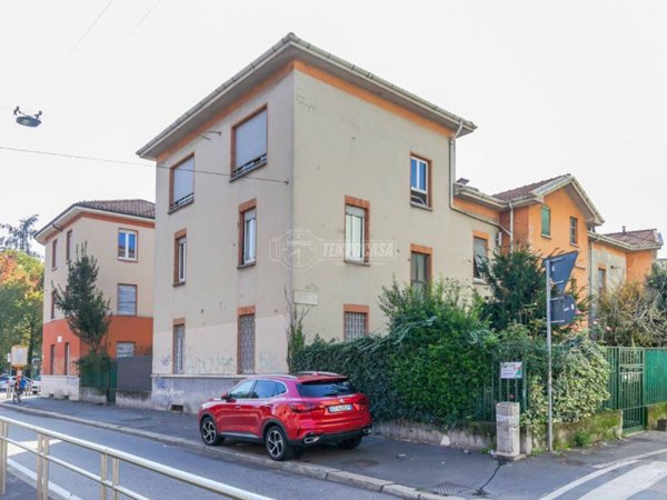 appartamento in vendita a Milano in zona Trenno