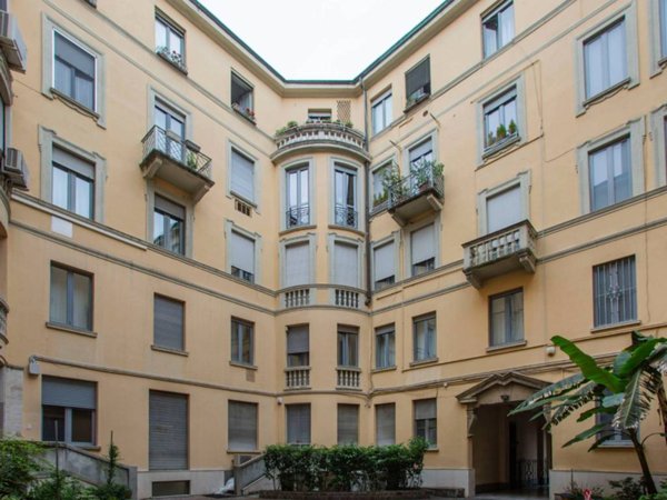 ufficio in vendita a Milano in zona Guastalla
