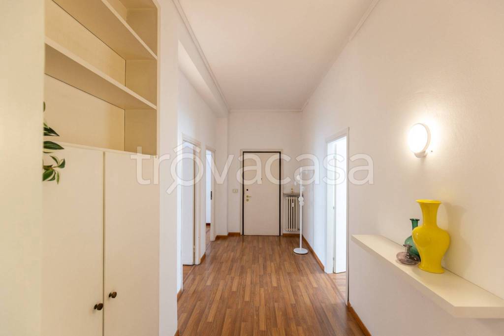 appartamento in vendita a Milano in zona Guastalla