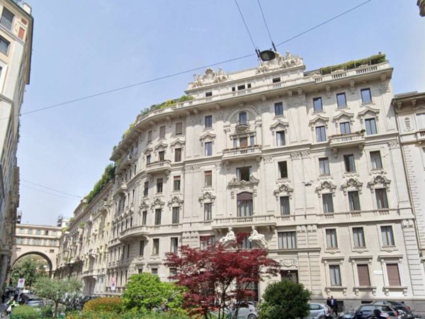 ufficio in vendita a Milano in zona Guastalla