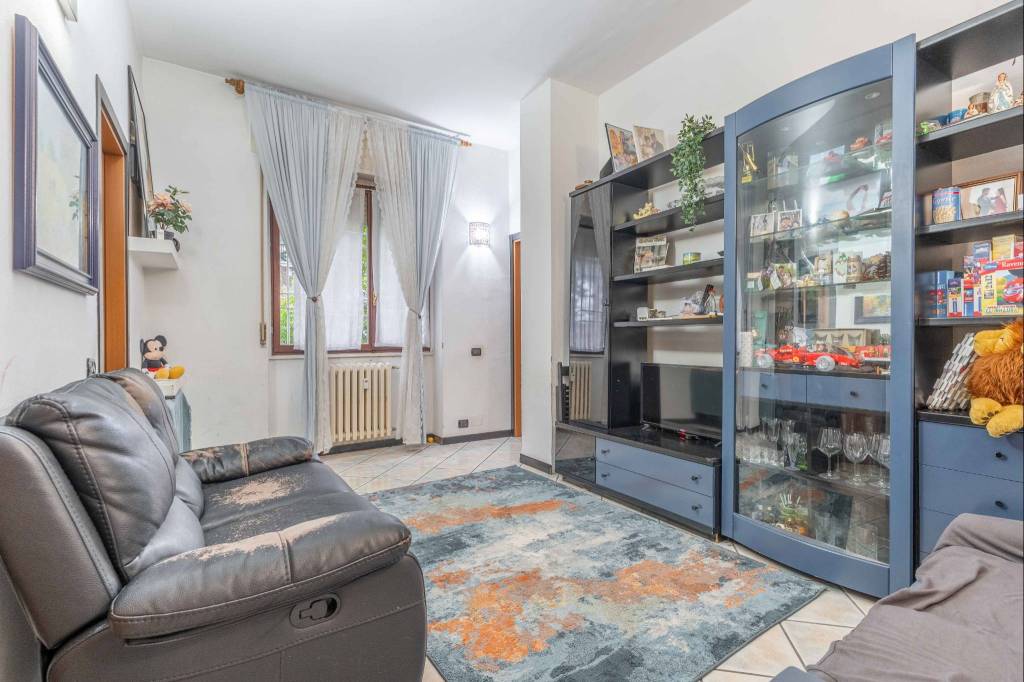 appartamento in vendita a Milano in zona Famagosta