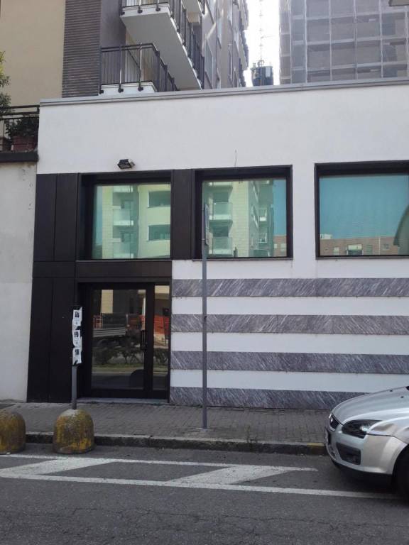 ufficio in vendita a Milano in zona Piazzale Lodi