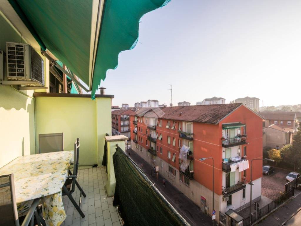 appartamento in vendita a Milano in zona Baggio