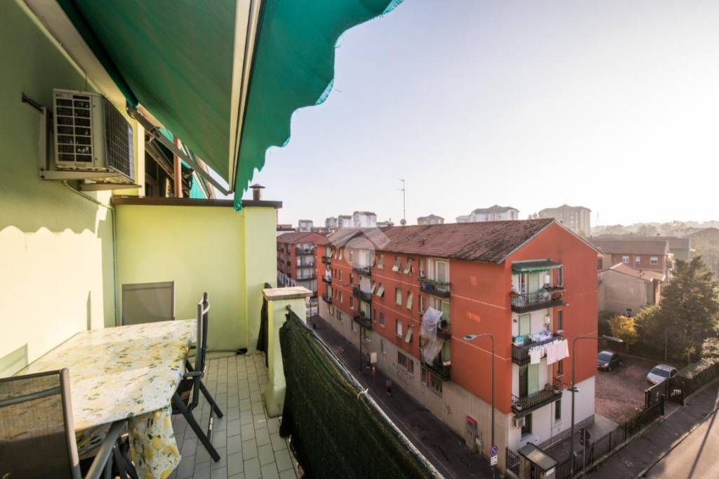 appartamento in vendita a Milano in zona Baggio