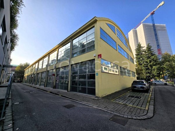 appartamento in vendita a Milano in zona Restocco Maroni