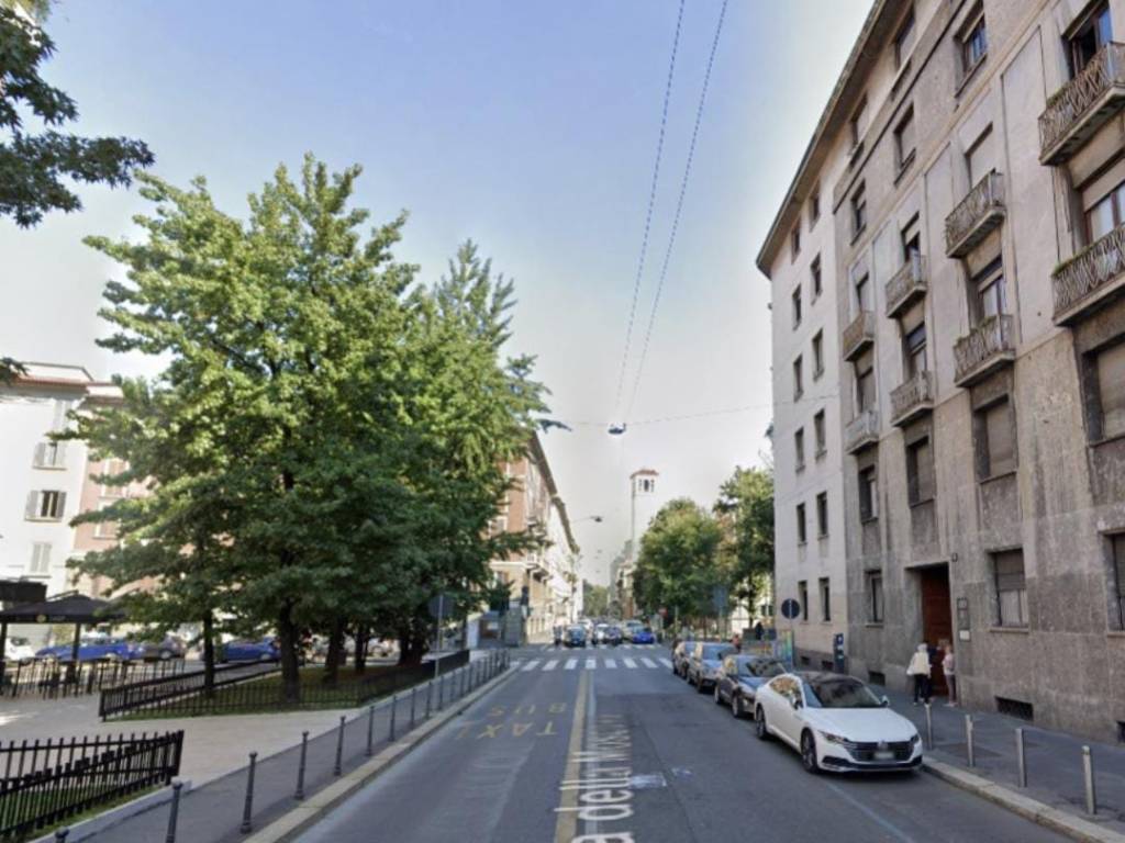 locale commerciale in vendita a Milano in zona Porta Nuova