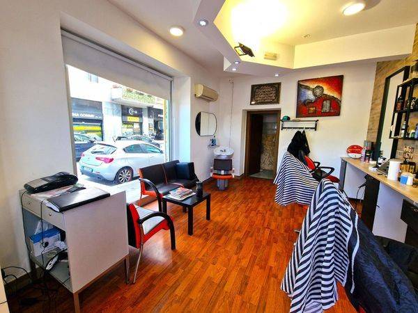 negozio in vendita a Milano in zona Ponte Lambro