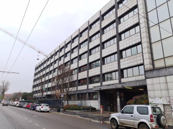 locale commerciale in vendita a Milano in zona Bovisa