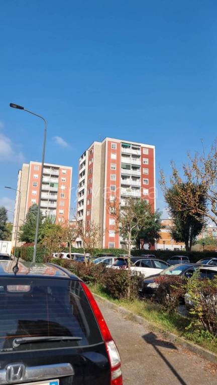 appartamento in vendita a Milano in zona Quartiere degli Olmi