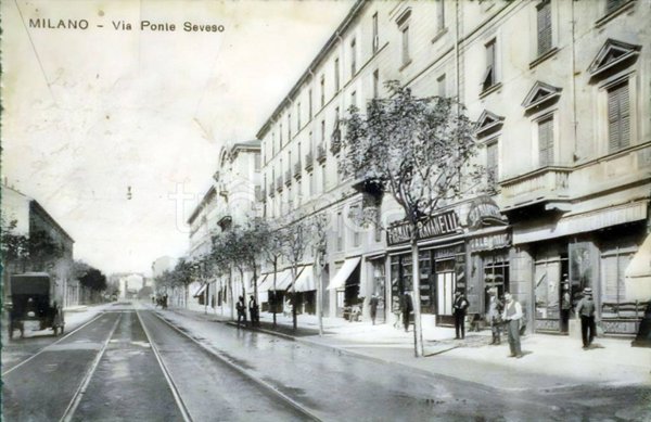 quadrivano in vendita a Milano in zona Ponte Seveso