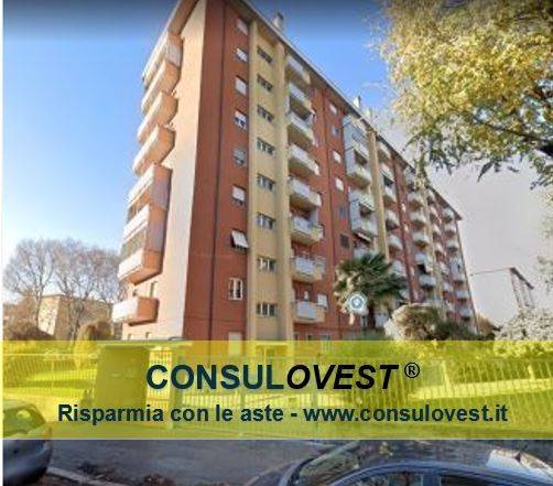 appartamento in vendita a Milano in zona Lorenteggio