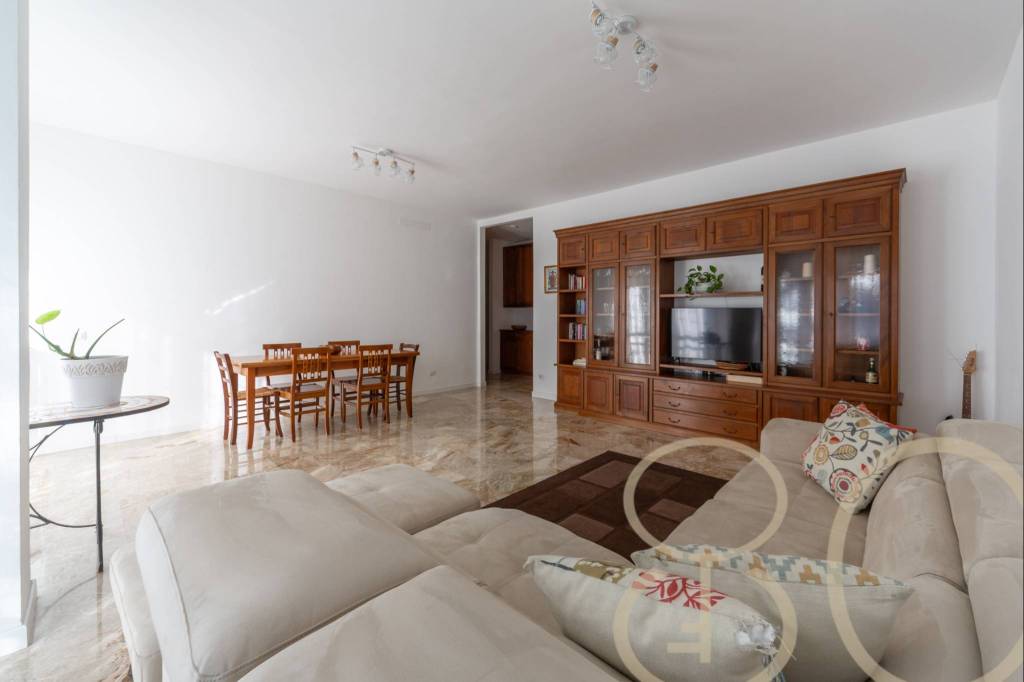 appartamento in vendita a Milano in zona Famagosta