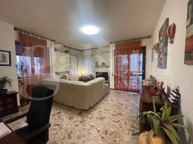 appartamento in vendita a Milano in zona Famagosta