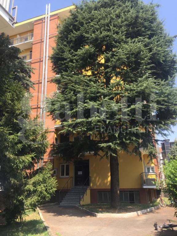 appartamento in vendita a Milano in zona Famagosta