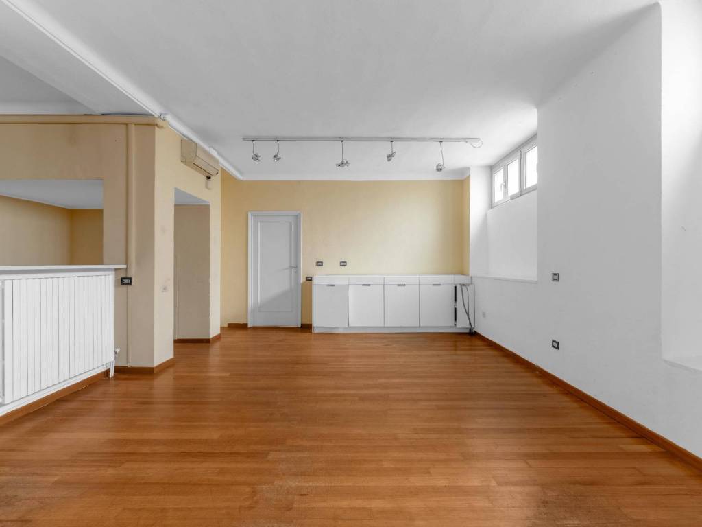 ufficio in vendita a Milano in zona Solari
